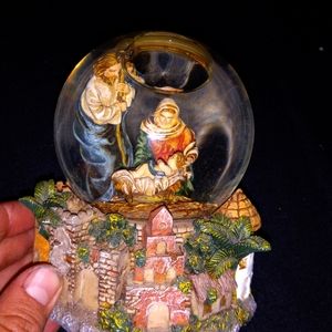 Jesus Mary and Joseph snow globe